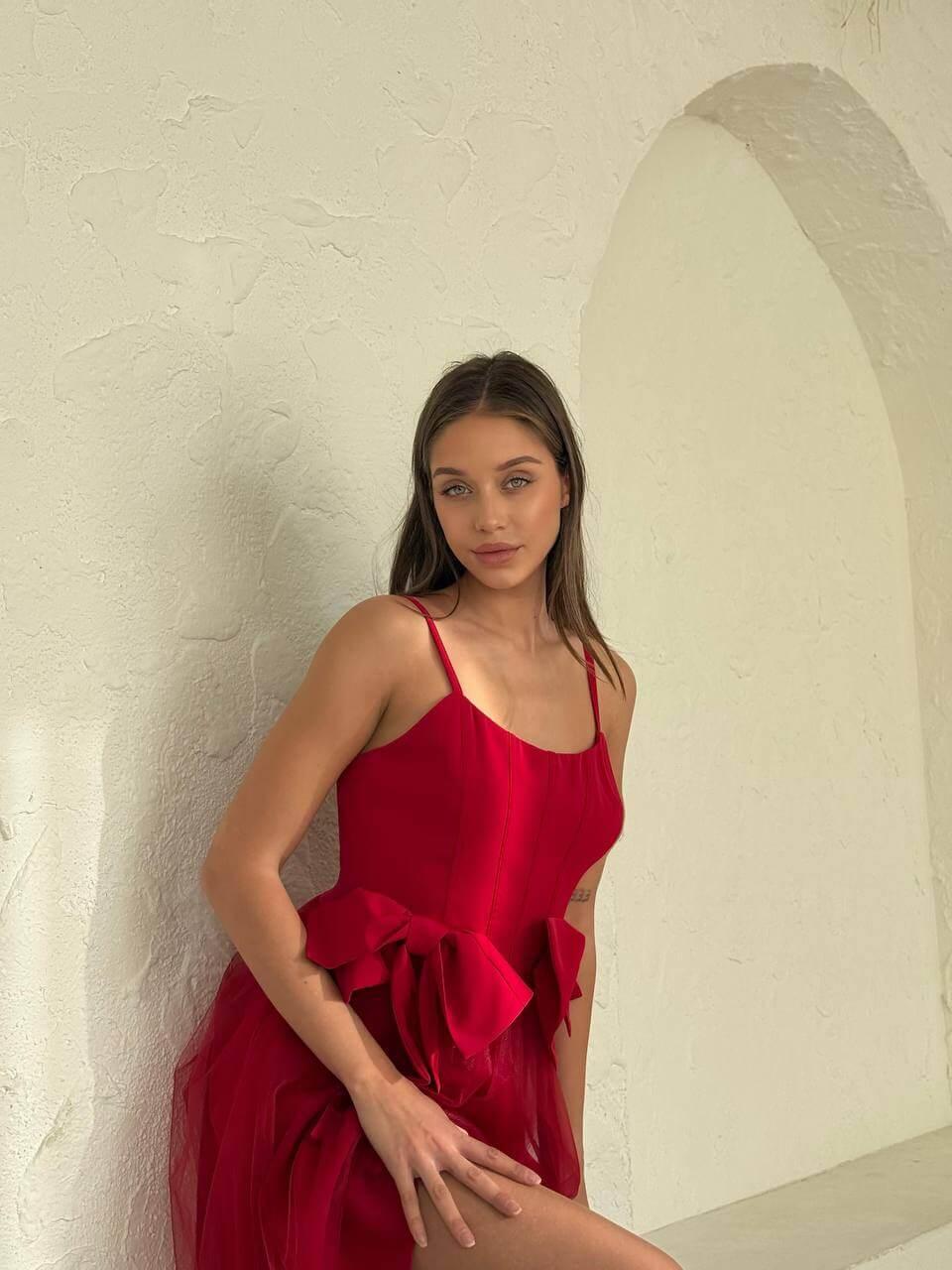 Women's short red sleeveless dress above the knee