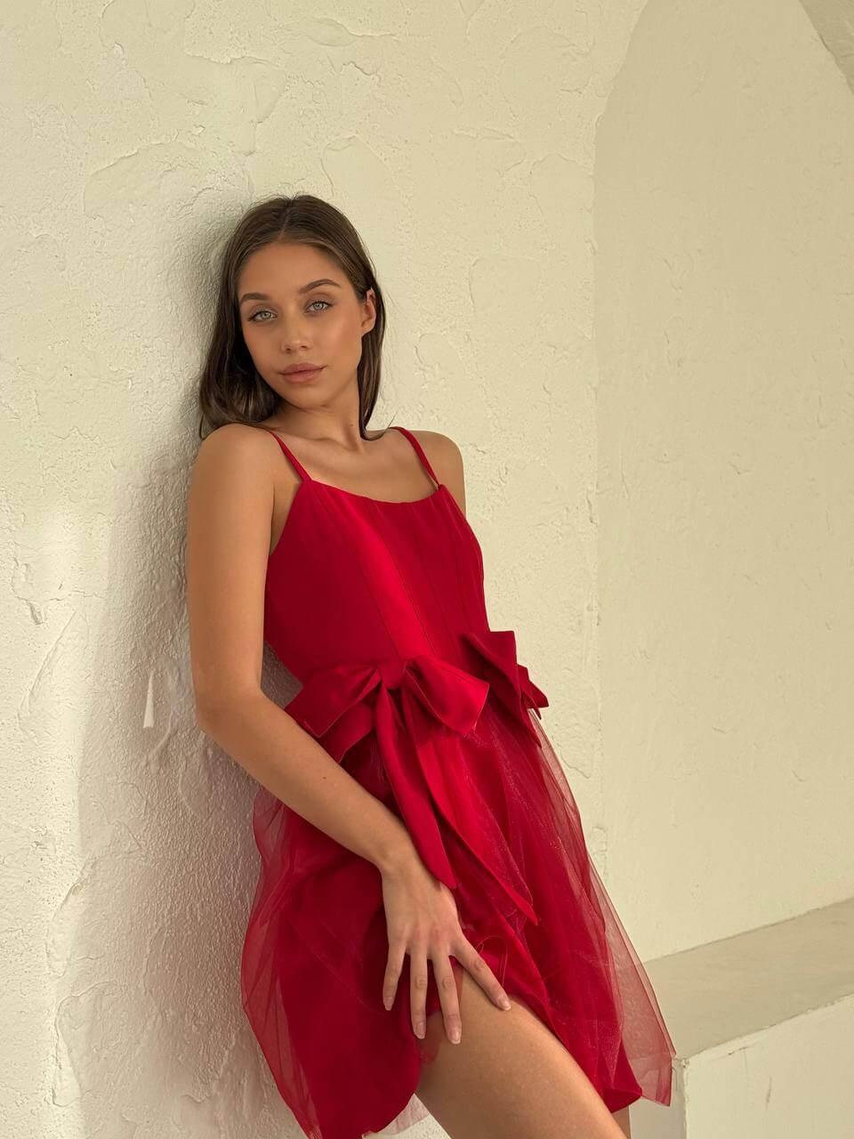 Women's short red sleeveless dress above the knee